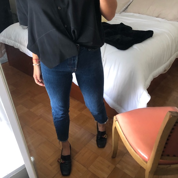 Classic levi’s denim. High rise. Straight leg. - Picture 4 of 6